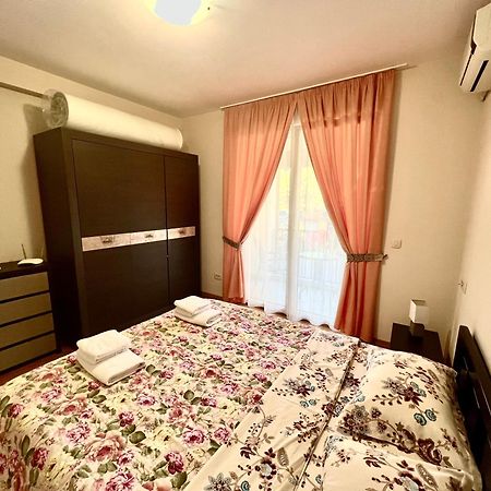 Apartments Nirgilija Tivat Bagian luar foto