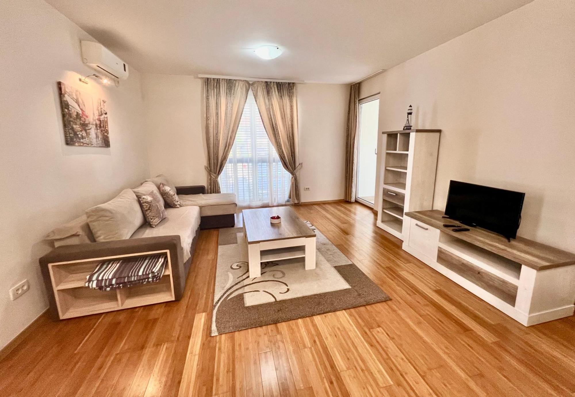 Apartments Nirgilija Tivat Bagian luar foto