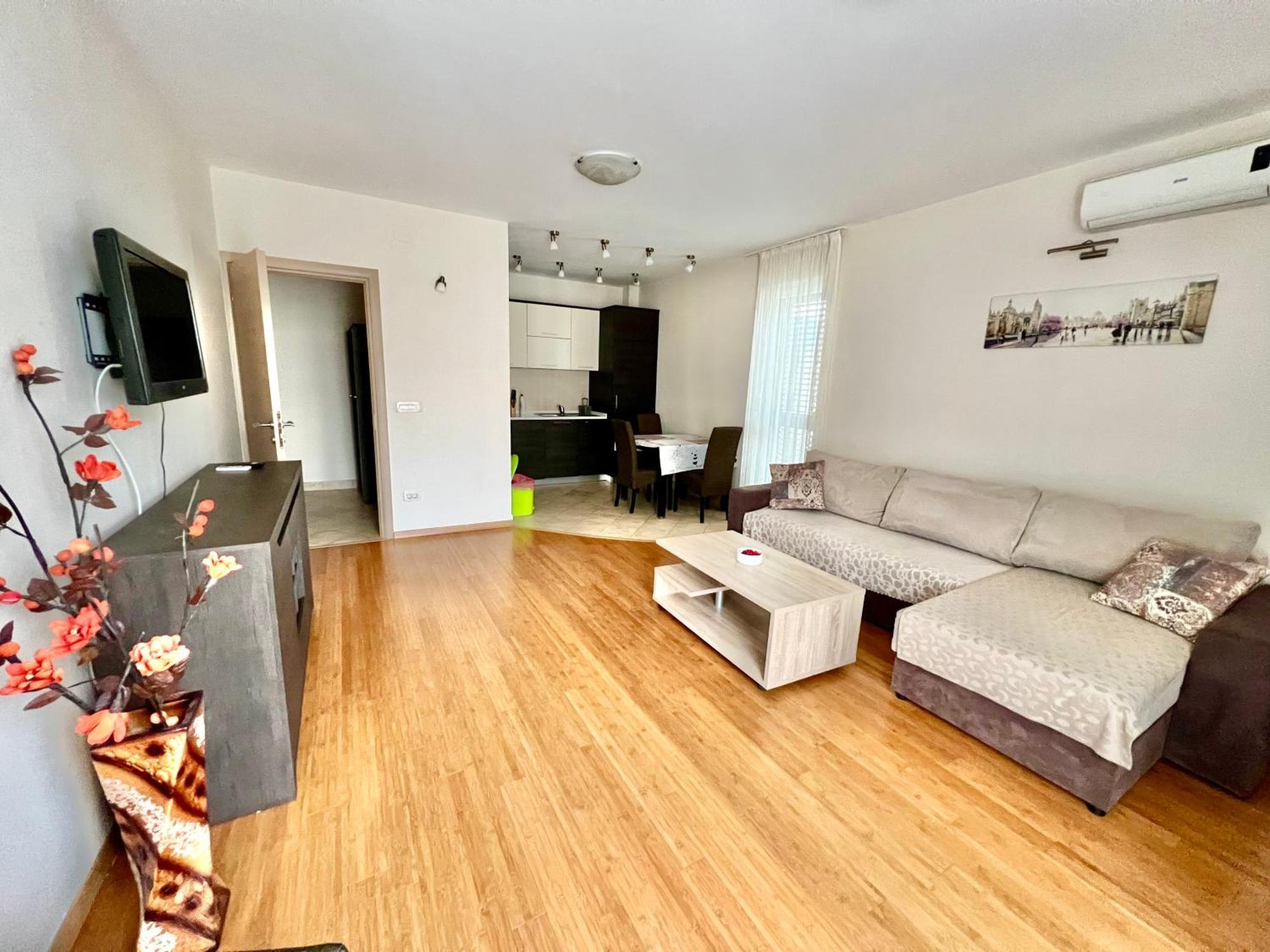 Apartments Nirgilija Tivat Bagian luar foto